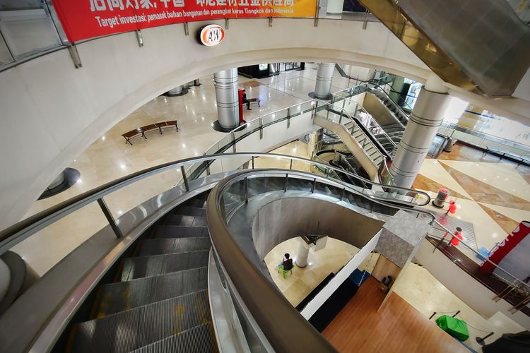 WTC Mangga Dua, wtc mangga dua jakarta utara, wtc mangga dua square, lapangan badminton wtc mangga dua, Kisah WTC Mangga Dua, Pedagang: Lorong-Lorong Sepi, Kayak Kuburan