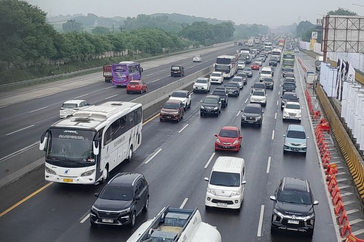 truk, Mudik Lebaran, mudik, Lebaran 2025, Bus Lebaran, Kebiasaan Buruk Bus Saat Mudik Lebaran, Jajah Lajur Kanan