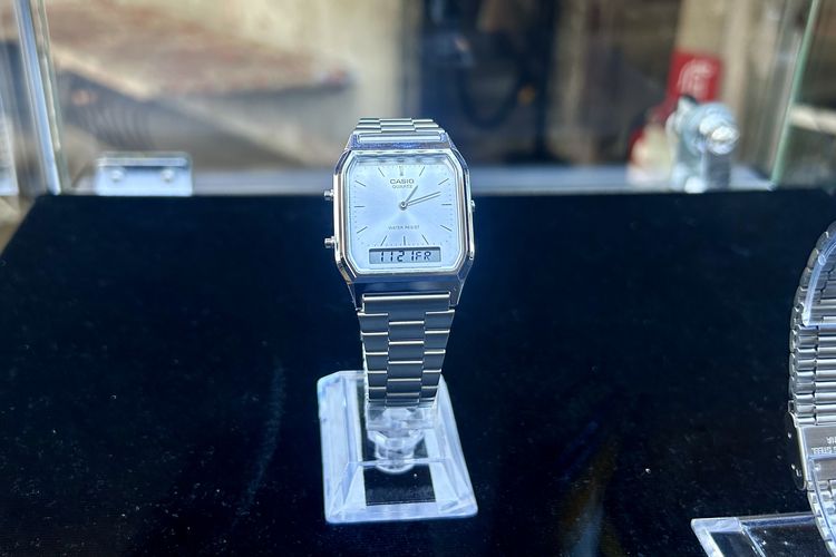 Casio, jam tangan vintage, Casio Vintage, Jam tangan vintage, CASIO VINTAGE Back in Time Ahead in Style, tren jam tangan vintage, jam tangan vintage casio, jam vintage digandrungi anak muda, Casio Ungkap Alasan Jam Tangan Bergaya Vintage Semakin Digandrungi Anak Muda, 1. Harga terjangkau dan tren retro yang kembali populer, 2. Media ekspresi diri dan keunikan gaya personal, 3. Selaras dengan perspektif keberlanjutan dan gaya hidup modern, 4. Target pasar yang didominasi generasi muda