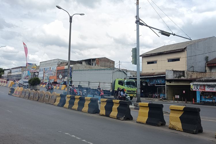rem blong, ujung turunan, pengendara motor, lampu lalu lintas, Bahaya Lampu Lalu Lintas di Ujung Turunan