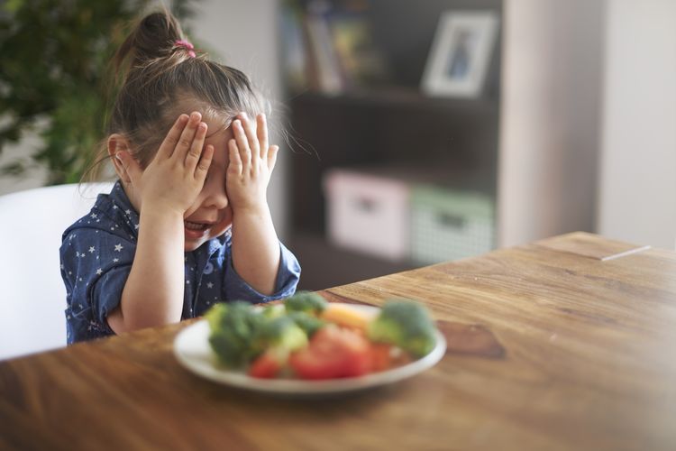 membentak anak, dibentak orangtua, dibentak orang tua, anak dibentak orang tua, penyebab anak dibentak, bahaya anak dibentak, dimarahi orangtua, bentak anak, 5 Dampak Buruk pada Mental Anak yang Sering Dibentak Orangtua, 1. Anak bisa trauma, 2. Punya kepercayaan diri yang rendah, 3. Mudah cemas, 4. Tidak bisa mengelola emosi, 5. Depresi jangka panjang