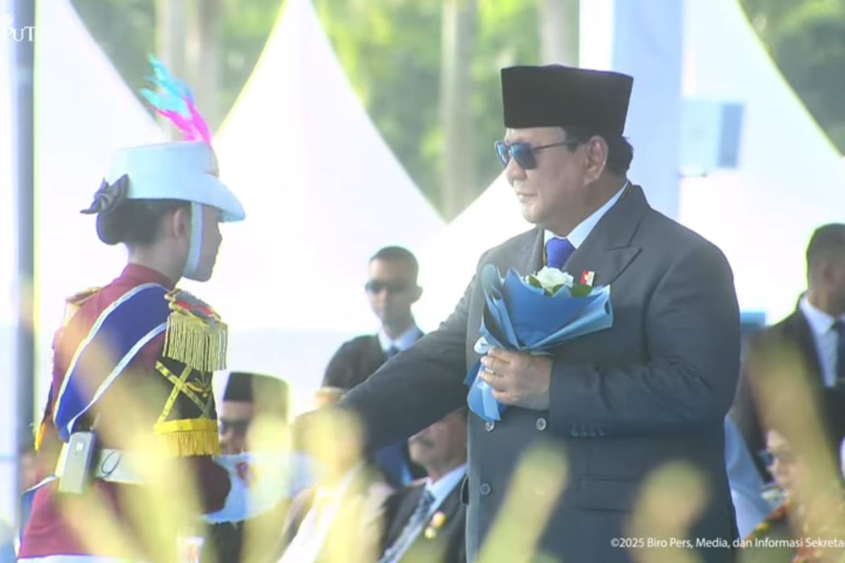 Prabowo Subianto, Polri, HUT Bhayangkara, polri, prabowo subianto, hut bhayangkara 2025, prabowo hadiri hut bhayangkara, prabowo hadiri hari bhayangkara, HUT ke-79 Bhayangkara, Prabowo Minta Polri Dekat dengan Rakyat dan Bela yang Lemah