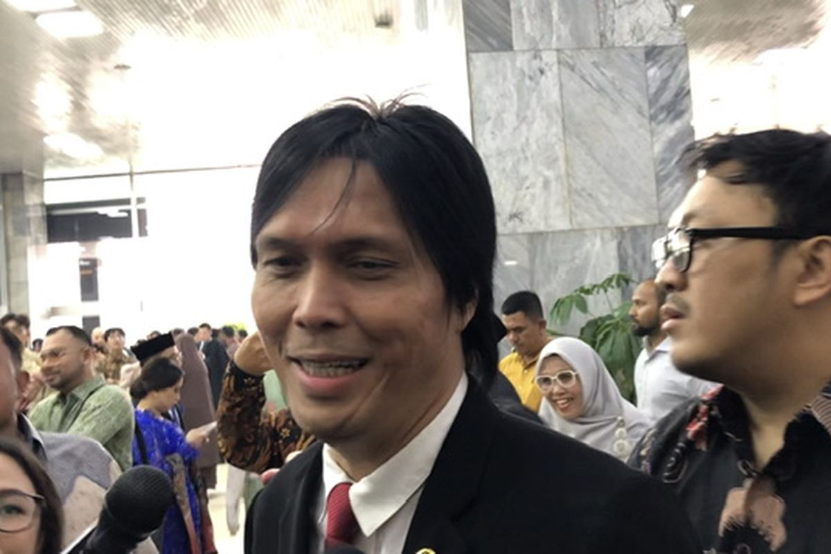 Dewa 19, ngunduh mantu Al Ghazali, Ahmad Dhani, Once Mekel, Ngunduh Mantu Al Ghazali, Dewa 19 Manggung di Acara Ngunduh Mantu Al Ghazali, Once Mekel: Tidak Ada Ajakan, Dhani Sempat Singgung Once, Tapi Tak Ada Undangan Resmi, Once Mekel: Tidak Ada Pembicaraan, Tidak Ada Ajakan, Dewa 19 All Stars Tampil, Tanpa Once, Pesta Budaya Bernuansa Jawa dan Biaya Fantastis