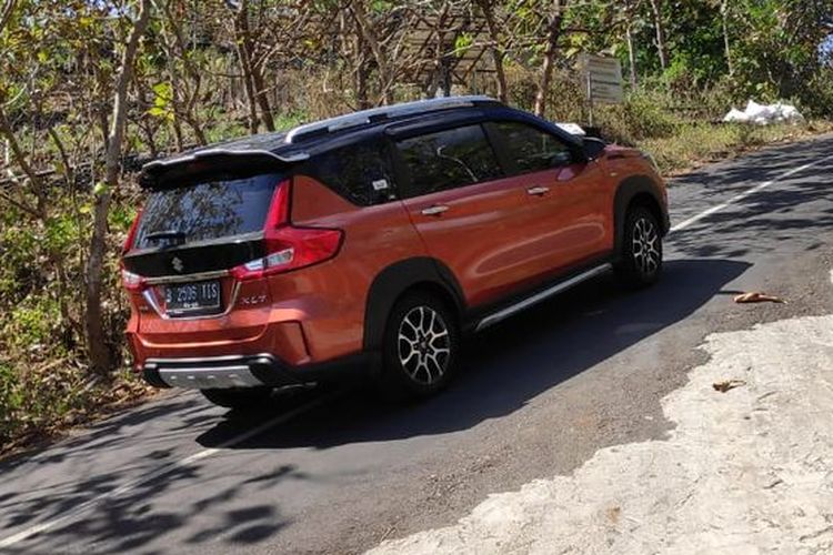 Rem tangan, peran rem tangan, menahan mobil pakai rem tangan, Benarkah Menahan Mobil di Tanjakan Pakai Rem Tangan Bikin Rem Rusak?