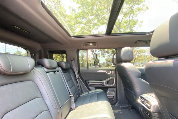 Jetour T2, Interior Jetour T2: Layar Besar, Jok Elektrik, dan Panoramic Sunroof
