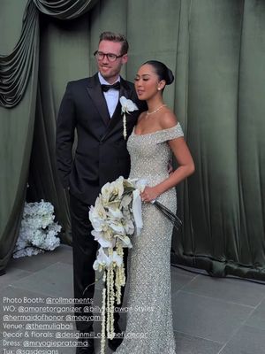 maria rahajeng, maria rahajeng menikah, maria rahajeng miss indonesia, miss indonesia 2014, style pernikahan maria rahajeng, 8 Style Pernikahan Maria Rahajeng Miss World Indonesia 2014, Elegan Nuansa Putih, 1. Gaun pernikahan, 2. Siluet berkerah tinggi, 3. Veil panjang menjuntai, 4. Bouquet mawar putih minimalis, 5. Perhiasan elegan dari Le Ciel Design, 6. Makeup, 7. Gaun resepsi, 8. Tuxedo klasik Matthias