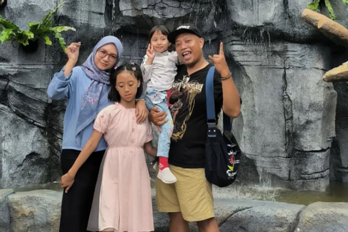 Hari Ibu, perjuangan ibu, kuat itu ibu, perjuangan ibu untuk anaknya, perjuangan ibu untuk keluarga, Cerita Ansharuddin Melihat Tekad Ira Mengasuh Dua Anak dan Menjadi Ibu Bekerja, Menjadi support system untuk istri ASN dengan dua anak, Momen berat yang tak pernah dilupa, Berusaha adil meski lelah, Dukungan yang dibutuhkan seorang ibu bekerja, Rasa bangga yang tak terucap, Sosok Ira sebagai istri hebat bagi Ansharuddin