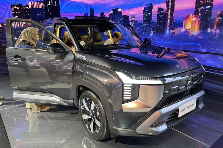 Mitsubishi Destinator, Toyota Kijang Innova, Perbandingan Harga, Harga dan Simulasi Kredit Mitsubishi Destinator, Harga dan Simulasi Kredit Toyota Kijang Innova, SUV baru, cicilan Mitsubishi Destinator, cicilan Toyota Innova, Mitsubishi Destinator vs Toyota Innova: Mana Pilihan Cicilan Terbaik?