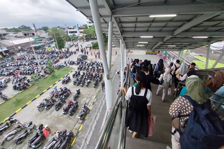 jadwal krl bekasi kampung bandan, jadwal krl bekasi kampung bandan via manggarai, jadwal krl bekasi kampung bandan hari ini, jadwal kereta bekasi kampung bandan, jadwal kereta bekasi kampung bandan via manggarai, jadwal kereta bekasi ke kampung bandan, Jadwal KRL Bekasi-Kampung Bandan Hari Ini, sampai 22.13 WIB