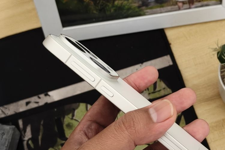 Find X9 Pro, Oppo, Oppo Find X9 Pro, Indonesia, Spesifikasi Oppo Find X9 Pro, harga oppo find x9 pro, Oppo Find X9 Pro resmi indonesia, Oppo Find X9 Pro indonesia, Menggenggam Oppo Find X9 Pro Versi Indonesia, Layar Lega, Modul Kamera Berbeda