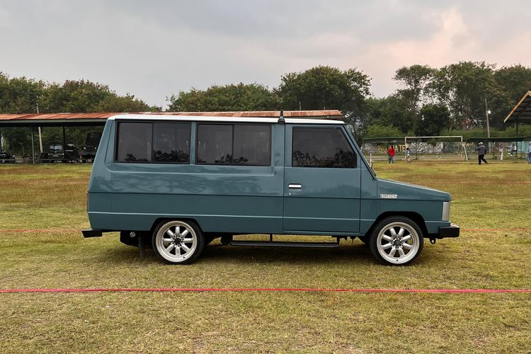 modifikasi mobil, Toyota Kijang Doyok, mobil klasik Indonesia, pengalaman Agam, Kijang Doyok: Mobil Klasik Legendaris yang Masih Menggoda, Mobil Klasik Masih Memikat: Toyota Kijang Doyok yang Tak Tergerus Waktu, Menggugah Kenangan dengan "Kijang Doyok", Modifikasi Cerdas Tanpa Mengubah Esensi, Keandalan yang Tak Terbantahkan, Investasi di Mobil Klasik