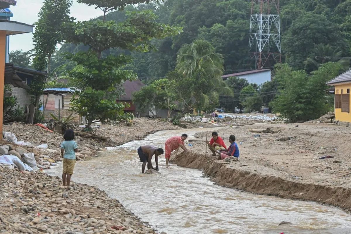 Sibolga, Sungai Aek Godang, Sumatera utara, banjir dan longsor sumatera, pendangkalan Sungai Aek Godang, Warga Ungkap Kondisi Sungai Aek Godang: Sekarang Menyerupai Daratan, Padahal Sebelumnya Dalam