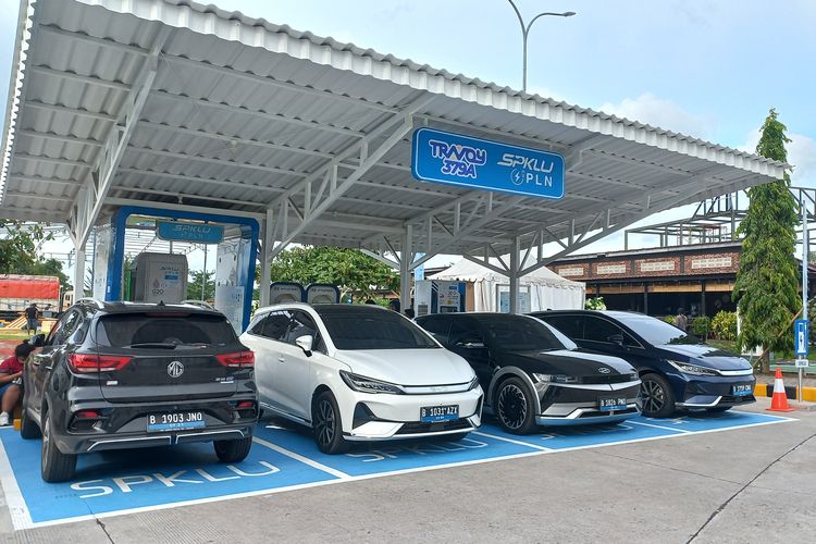 mobil listrik, Mudik Lebaran, SPKLU, rest area, Travoy, mudik naik mobil listrik, Mudik Naik Mobil Listrik, Ini Daftar SPKLU di Tol Trans Jawa