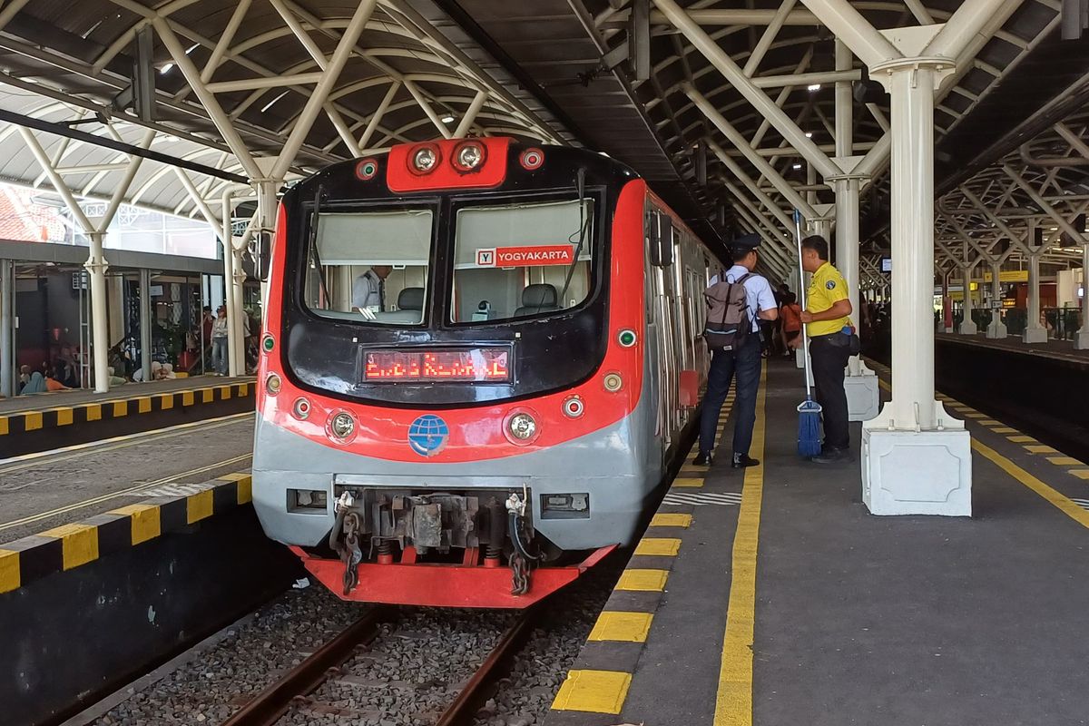 KRL Solo-Jogja, jadwal KRL Solo-Jogja, Jadwal KRL Solo-Jogja, jadwal KRL Solo-Jogja hari ini, jadwal KRL Solo-Jogja di hari libur, Jadwal KRL Solo-Jogja Akhir Pekan Ini 14-15 Juni 2025 ke Arah Yogyakarta, Stasiun Palur (PL), Stasiun Solo Jebres (SK), Stasiun Solo Balapan (SLO), Stasiun Purwosari (PWS), Stasiun Gawok (GW), Stasiun Delanggu (DL), Stasiun Ceper (CE), Stasiun Klaten (KT), Stasiun Srowot (SWT), Stasiun Brambanan (BBN), Stasiun Maguwo (MGW), Stasiun Lempuyangan (LPN), Stasiun Tugu Yogyakarta (YK)