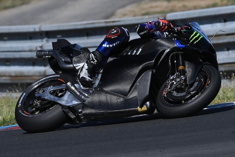 mesin V4, Andrea Dovizioso, Augusto Fernandez, Yamaha Motor Racing, MotoGP, mesin v4, Yamaha M1, augusto fernandez, pebalap tes, motogp 2025, Yamaha Tes Mesin V4, Beda Jauh dengan M1 Sekarang