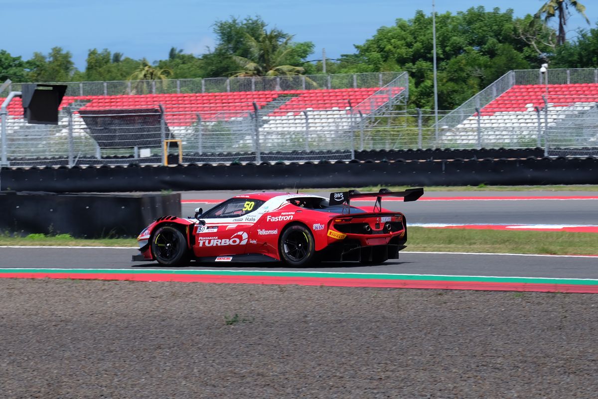 GT World Challenge Asia, Mandalika, Pertamina, Sean Gelael Tembus Podium Race 1 GT World Challenge Asia 2026