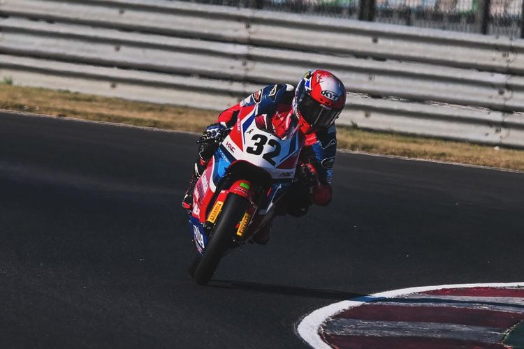 Veda Ega Pratama, FIM JuniorGP, European Talent Cup, Astra Honda Racing School, m kiandra ramadhipa, Pebalap Indonesia Cetak Sejarah Lagi di Eropa, Menang di Magny-Cours