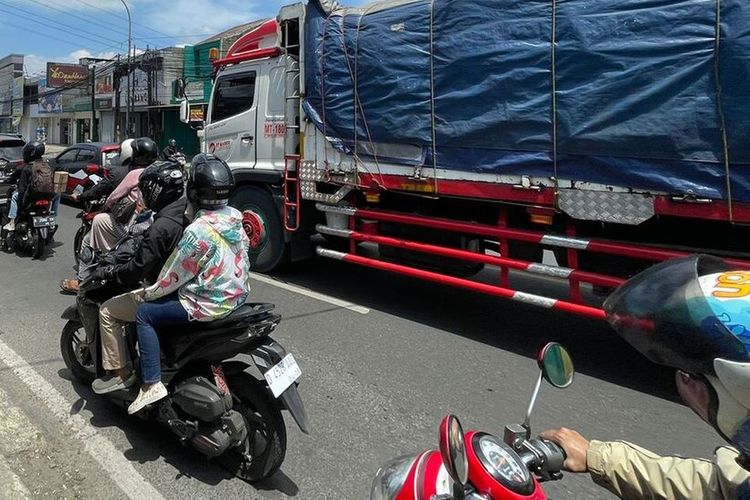 Jalan Raya Cilincing, angkutan barang, pembatasan truk, pembatasan kendaraan angkutan barang, pembatasan truk besar, jalan raya cilincing, Pembatasan Truk Besar di Jalan Raya Cilincing: Berlaku Pagi dan Sore