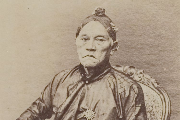 Keraton Solo, raja Keraton Solo, Siapa Saja Raja-raja Keraton Solo? Berikut Daftarnya dari Masa ke Masa, 1. Sri Susuhunan Pakubuwono XIII (2004 - 2025), 2. Sri Susuhunan Pakubuwono XII (1945-2004), 3. Sri Susuhunan Pakubuwono XI (1939-1945), 4. Sri Susuhunan Pakubuwono X (1893-1939), 5. Sri Susuhunan Pakubuwono IX (1861-1893), 6. Sri Susuhunan Pakubuwono VIII (1858-1861), 7. Sri Susuhunan Pakubuwono VII (1830-1858), 8. Sri Susuhunan Pakubuwono VI (1823-1830), 9. Sri Susuhunan Pakubuwono V (1820-1823), 10. Sri Susuhunan Pakubuwono IV (1788-1820), 11. Sri Susuhunan Pakubuwono III (1755-1788)