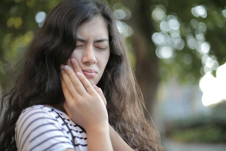 Tambal gigi, Berapa lama tambalan gigi berlubang bertahan, tambal gigi, tambal gigi berlubang, gigi tambal, penambalan gigi berlubang, tambal gigi bolong, berapa lama tambalan gigi berlubang bertahan, Berapa Lama Tambalan Gigi Berlubang Bertahan? Ini Kata Dokter