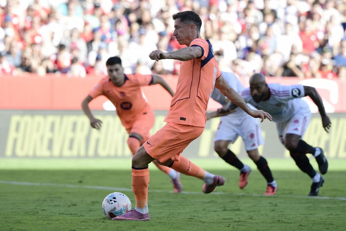 Barcelona, Real Madrid, Alexis Sanchez, Marcus Rashford, Sevilla, Liga Spanyol, Sevilla vs Barcelona, LaLiga, hasil sevilla vs barcelona, Liga Spanyol 2025-2026, Isaac Romero, Jose Angel Carmona, Akor Adams, Hasil Sevilla Vs Barcelona 4-1: Penalti Lewandowski Gagal, Barca Remuk