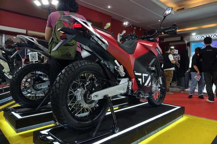 RX6000, motor listrik, United E-Motor, United Rilis RX6000: Motor Listrik Dua Alam Bisa Ngecas di SPKLU