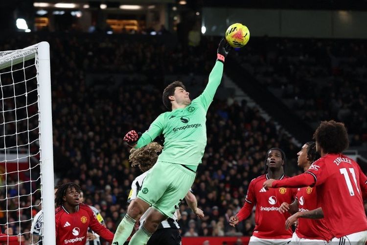 Ruben Amorim, Man United vs Newcastle, Liga Inggris, Alasan Ruben Amorim Belum Bisa Andalkan Skema 3 Bek di Man United