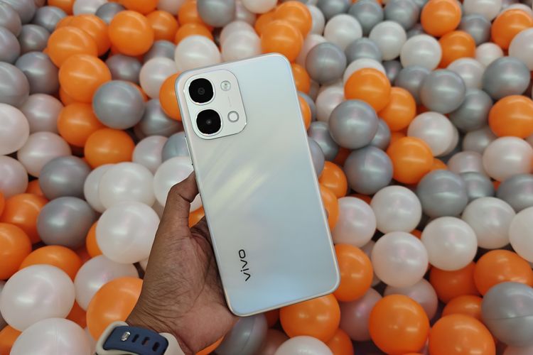 Vivo, smartphone, Vivo Y31d Pro, Baterai 7.000 MAh di Vivo Y31d Pro Awet Berapa Lama? Saya Coba Buktikan, Baterainya cukup awet, Ngecas ngebut, Bodi licin digenggam, Spesifikasi Vivo Y31D Pro di Indonesia