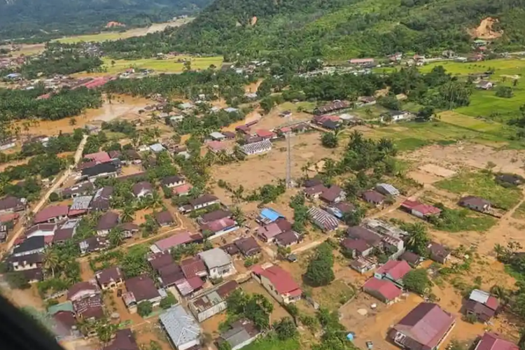 BNPB, darurat bencana, Sumatera, akses komunikasi, Aceh, Sumatera Utara, banjir dan tanah longsor, penanganan darurat bencana, BNPB: 28 Starlink dan 33 Genset untuk Pulihkan Akses Komunikasi di Aceh dan Sumut