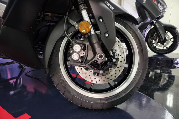 skutik premium, BMW C 400 GT, Yamaha TMAX, Yamaha TMAX vs BMW C 400 GT: Komparasi Skutik Premium di Indonesia