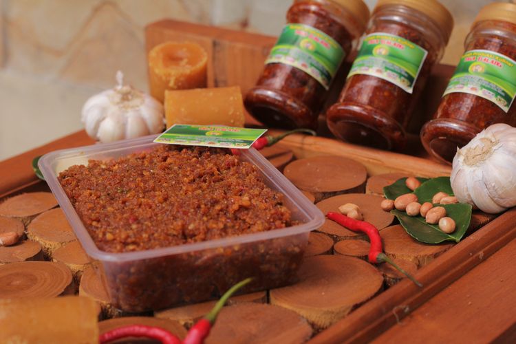 cara membuat bumbu pecel awet, cara membuat bumbu pecel awet dan tahan lama, bumbu pecel tahan lama, bumbu pecel tahan berapa lama tanpa kulkas, bumbu pecel tahan berapa lama di suhu ruangan, trik bumbu pecel tidak tengik, Cara Membuat Bumbu Pecel Awet hingga Berbulan-bulan, 1 Bahan Ini Kuncinya, 1. Pilih Cara Mematangkan Kacang yang Tepat, 2. Blender Kacang dalam Keadaan Panas, 3. Pastikan Bumbu Lain Juga Matang, 4. Minyak Goreng Adalah Kunci Ketahanan, 5. Simpan Saat Bumbu Sudah Dingin, 6. Bumbu Pecel Tidak Perlu Pengawet