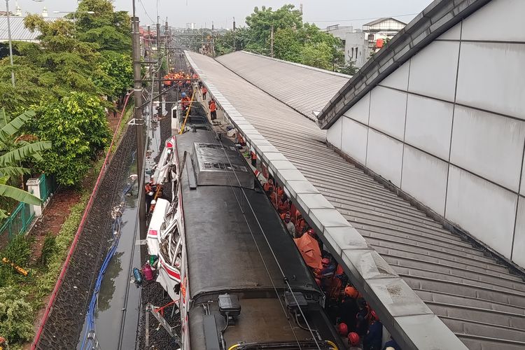 Stasiun Bekasi Timur, kecelakaan KRL, Argo Bromo Anggrek, Stasiun Gambir, Stasiun Bekasi Timur Beroperasi Kembali, KRL Bekasi-Cikarang Normal