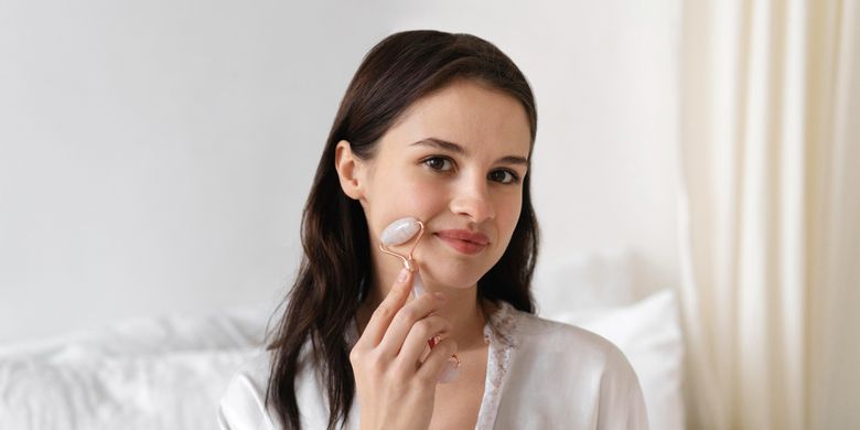 pipi chubby, Ingin Pipi Chubby Lebih Tirus, Ini 6 Pilihan Treatmentnya, 1. Menurunkan berat badan secara menyeluruh, 2. Filler untuk menciptakan ilusi wajah lebih tirus, 3. Facelift untuk hasil yang lebih signifikan, 4. Sedot lemak leher dan neck lift, 5. Botox masseter untuk rahang lebih ramping, 6. Buccal fat removal 