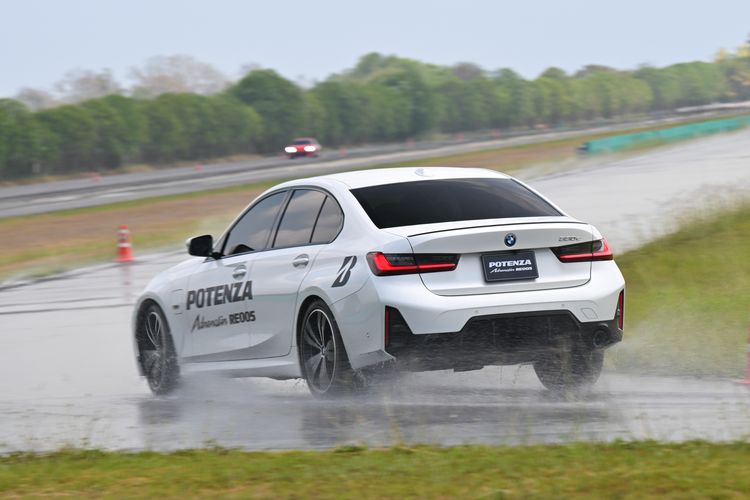 Potenza Adrenalin RE005, Bridgestone, Thailand, Handling, Toyota GR86, kemudi, pengereman, Sensasi Geber Mobil Sport dengan Bridgestone Potenza RE005