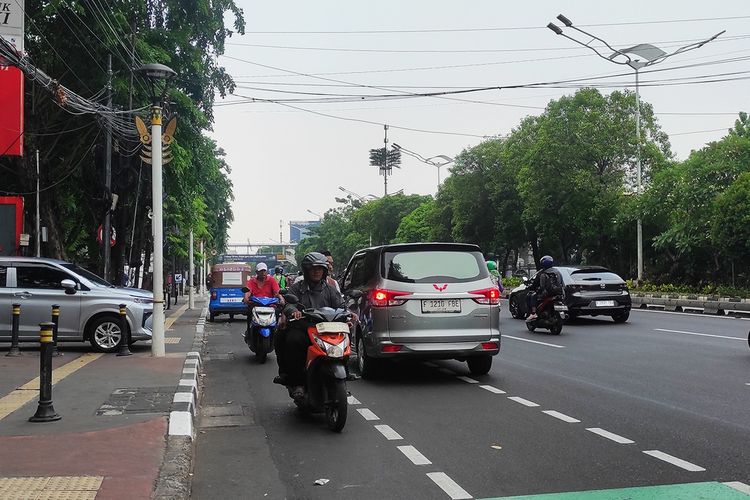melawan arus, kecelakaan fatal, Melawan arus, keselamatan berkendara, edukasi lalu lintas, Mengapa Melawan Arus Berisiko Tinggi untuk Pengendara Motor
