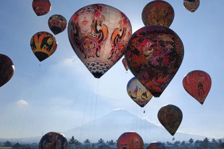 Meriah! 50 Balon Udara Hiasi Langit Semayu dalam Festival Mudik 2026 Wonosobo, Kebersamaan Lebaran dan pelestarian tradisi, Daya tarik wisata nasional hingga internasional, 12.000 orang padati Balon Wonosobo, Keamanan terkendali, regulasi balon ditaati, Melestarikan tradisi, dorong wisata Wonosobo