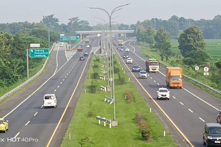 lalu lintas, Ciawi, Cikampek Utama, Jabotabek, kendaraan, Imlek, Imlek, Lalu Lintas Keluar-Masuk Jabotabek Tembus 1,6 Juta Kendaraan