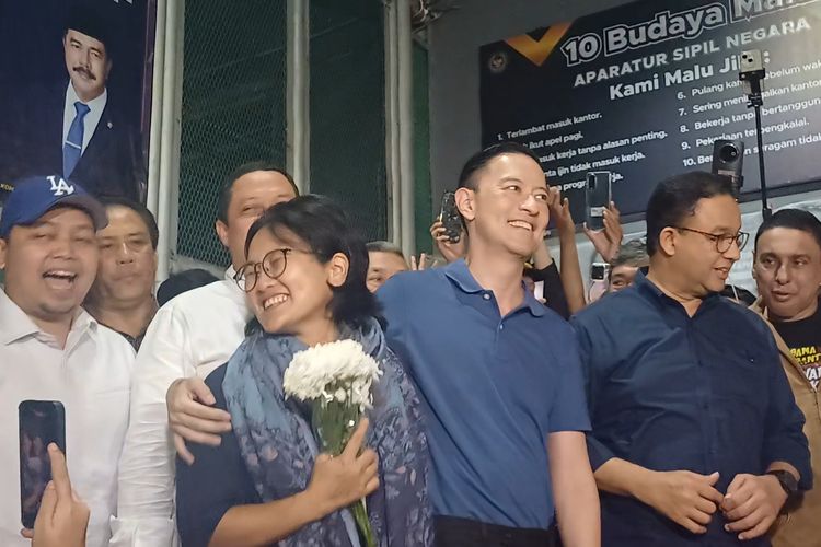 Tom Lembong, Presiden Prabowo, kasus tom lembong, tom lembong bebas, abolisi tom lembong, Bebas Usai 9 Bulan Dipenjara, Tom Lembong: Saya Masih Sangat Mencintai Republik Ini, Momen Haru di Tengah Sorot Kamera, Komitmen untuk Perbaikan Hukum, Cinta yang Tak Pernah Pudar pada Tanah Air, Pulang dengan Harapan Baru