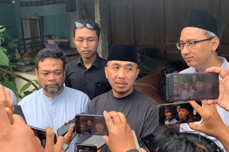 Mapolda DIY, rheza sendy pratama, rheza sendy pratama meninggal saat demo mapolda DIY, amikom yogyakarta, rheza sendy pratama tewas saat demo, rheza sendy pratama tewas demo di Mapolda DIY, mahasiswa amikom yogyakarta, Pilu Ayah Mahasiswa Amikom Rheza Sendy Pratama yang Meninggal saat Aksi di Mapolda DIY, Ayah Rheza Cerita Awal Tahu Putranya Meninggal, Keluarga Anggap Kematian Rheza Musibah, Pilih Tak Autopsi, Kronologi Meninggalnya Rheza Sendy Pratama Versi BEM DIY, BEM Amikom Yogyakarta Keluarkan Pernyataan Resmi, Pihak Amikom Yogyakarta Desak Polisi Lakukan investigasi