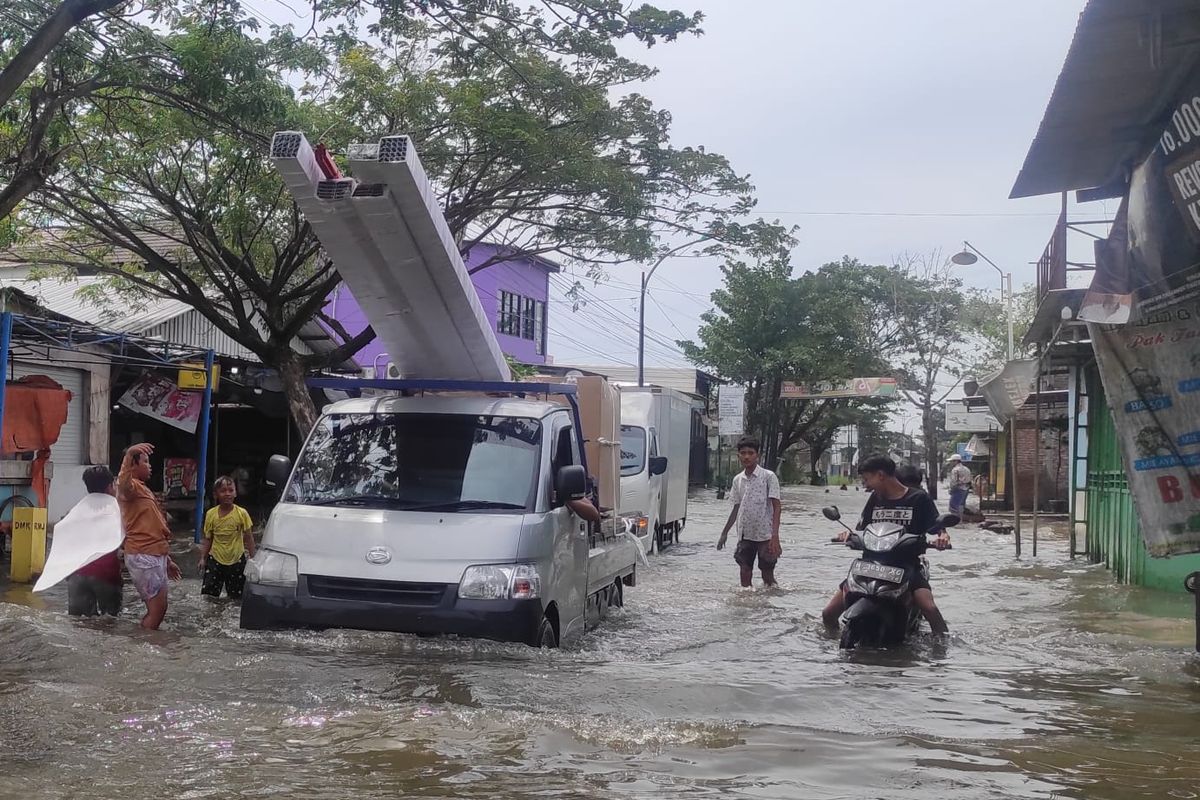 hujan, Water Hammer, mobil, banjir, menerjang banjir, batas aman, Batas Aman Mobil Melewati Banjir: Waspadai Water Hammer