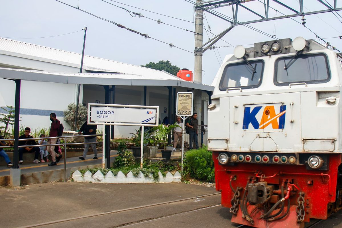 rokok, anggota dpr, PT KAI, Jonan KAI, larangan merokok di kereta, Susah Payah Jonan Bikin Larangan Merokok di Kereta, Anggota DPR Minta Smoking Area