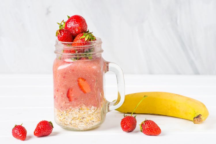 Minuman tinggi gula, Minuman penyebab dehidrasi, minuman diuretik, minuman tinggi kafein, Sering Ada di Kulkas, Waspada 6 Minuman Ini Justru Picu Dehidrasi, 1. Minuman Berkafein Seperti Kopi dan Teh, 2. Soda yang Terasa Menyegarkan Tapi Tinggi Gula dan Kafein, 3. Jus Buah dan Sayur Tertentu, 4. Minuman Energi Tinggi Gula dan Kafein, 5. Smoothie Tinggi Protein, 6. Minuman Beralkohol yang Menekan Hormon Antidiuretik