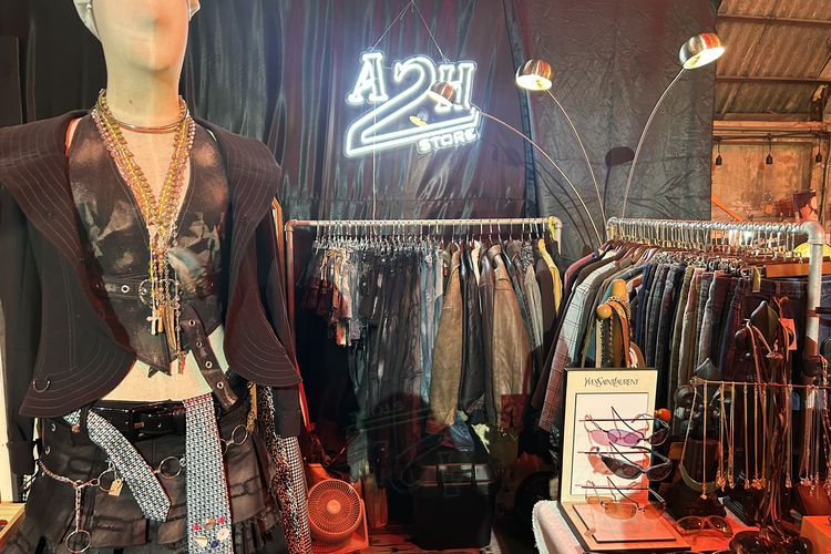 belanja di thailand, fashion vintage, tips belanja fashion bangkok, tips belanja fashion vintage bangkok, tips belanja di bangkok, fashion bangkok, belanja di bangkok, 4 Tips Belanja Baju Vintage di Bangkok Thailand, 1. Perhatikan detail tampilan barangnya, 2. Pegang bahannya secara langsung, 3. Bandingkan harga dan lakukan tawar-menawar, 4. Selektif dalam memilih bahan kulit