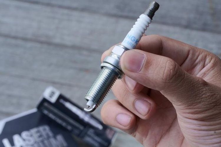 busi, efisiensi bahan bakar, pembakaran, mesin, residu, iridium, Busi Bikin Mobil Lebih Irit? Ini Fakta Sebenarnya