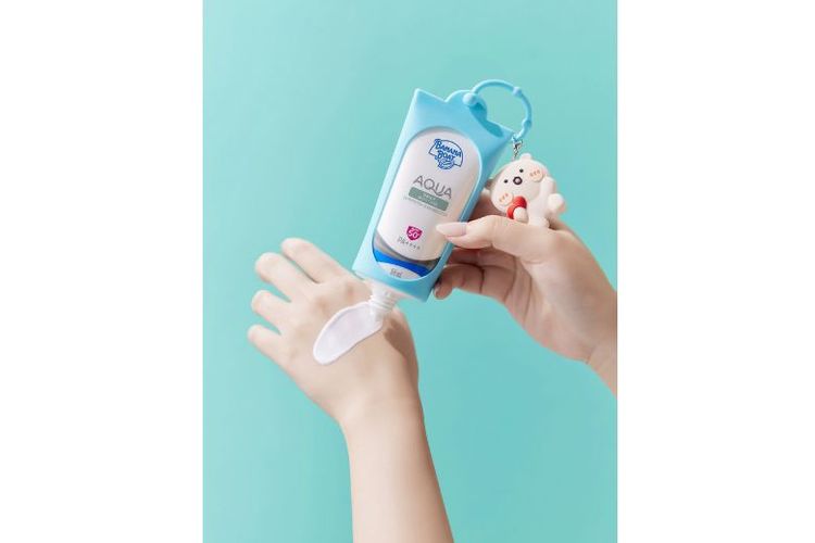 sunscreen, water resistant, sunscreen waterproof, 5 Rekomendasi Sunscreen Waterproof untuk Berenang, Tahan Air dan Keringat, 1. Y.O.U Sunbrella Watery Outdoor Sunscreen Fluid SPF 50+ PA++++, 2. Amaterasun Physical Sunscreen SPF 50+ PA++++, 3. Anessa Perfect UV Sunscreen Skincare Milk SPF 50+ PA++++, 4. Sunplay High UV Defence Sunscreen Lotion SPF 50+ PA+++, 5. Banana Boat Aqua Long Wearing Sunscreen Lotion SPF 50+, 1. Pilih sunscreen dengan SPF minimal 30, 2. Perhatikan klaim water resistant, 3. Gunakan kembali sunscreen setelah berenang, 4. Pilih tekstur yang nyaman di kulit