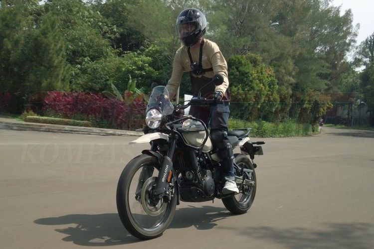 Kawasaki, Royal Enfield, Duel Motor Petualang Kawasaki KLE 500 Vs Royal Enfield Himalayan 450