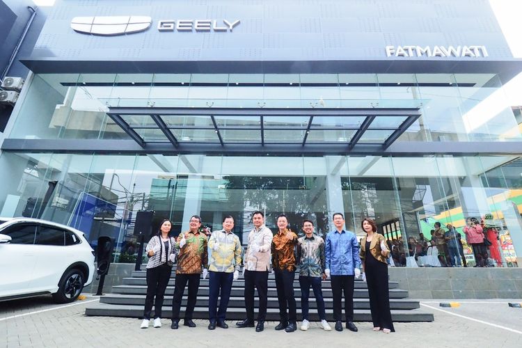 purnajual, diler, Geely, produksi, Lengkapi 22 Jaringan di Indonesia, Geely Resmikan Diler Baru