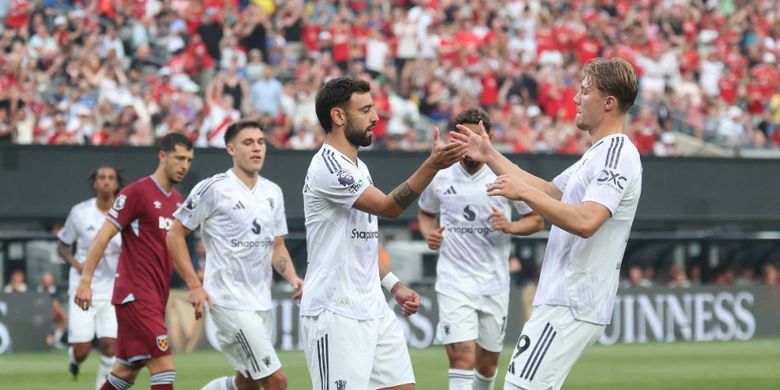 Manchester United, Liga Inggris, Bursa Transfer, Brighton, Valencia, Javi Guerra, Carlos Baleba, Brighton & Hove Albion, Man United Kesulitan Kejar Carlos Baleba, Kehilangan Javi Guerra