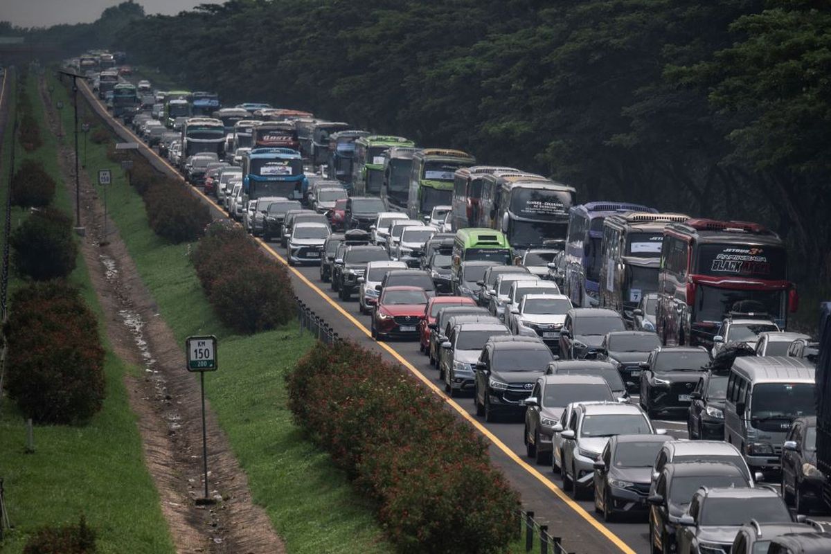 arus mudik, Tol Trans Jawa, Mudik Lebaran, titik macet, kepadatan lalu lintas, Waspada, Ini Titik Macet di Tol Trans Jawa Saat Arus Mudik
