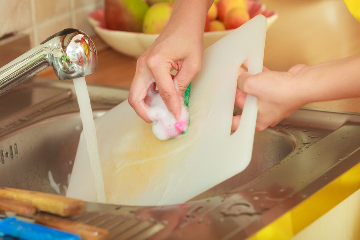 Talenan, talenan, talenan plastik, Cara bersihkan talenan plastik, Cara Bersihkan Talenan Plastik, Cara Bersihkan Talenan Plastik dengan Bahan Dapur yang Mudah Didapat